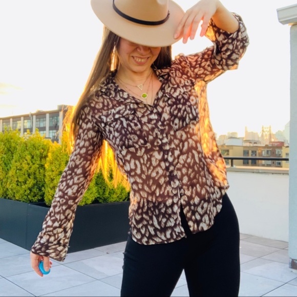 EllenTracy Light Leopard Animal Print Blouse Shirt - Picture 4 of 16